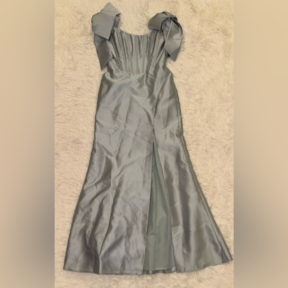 NEW Alfred Sung Off the Shoulder Bow Corset Satin
Trumpet Gown willow Sz 2 - Picture 4 of 8